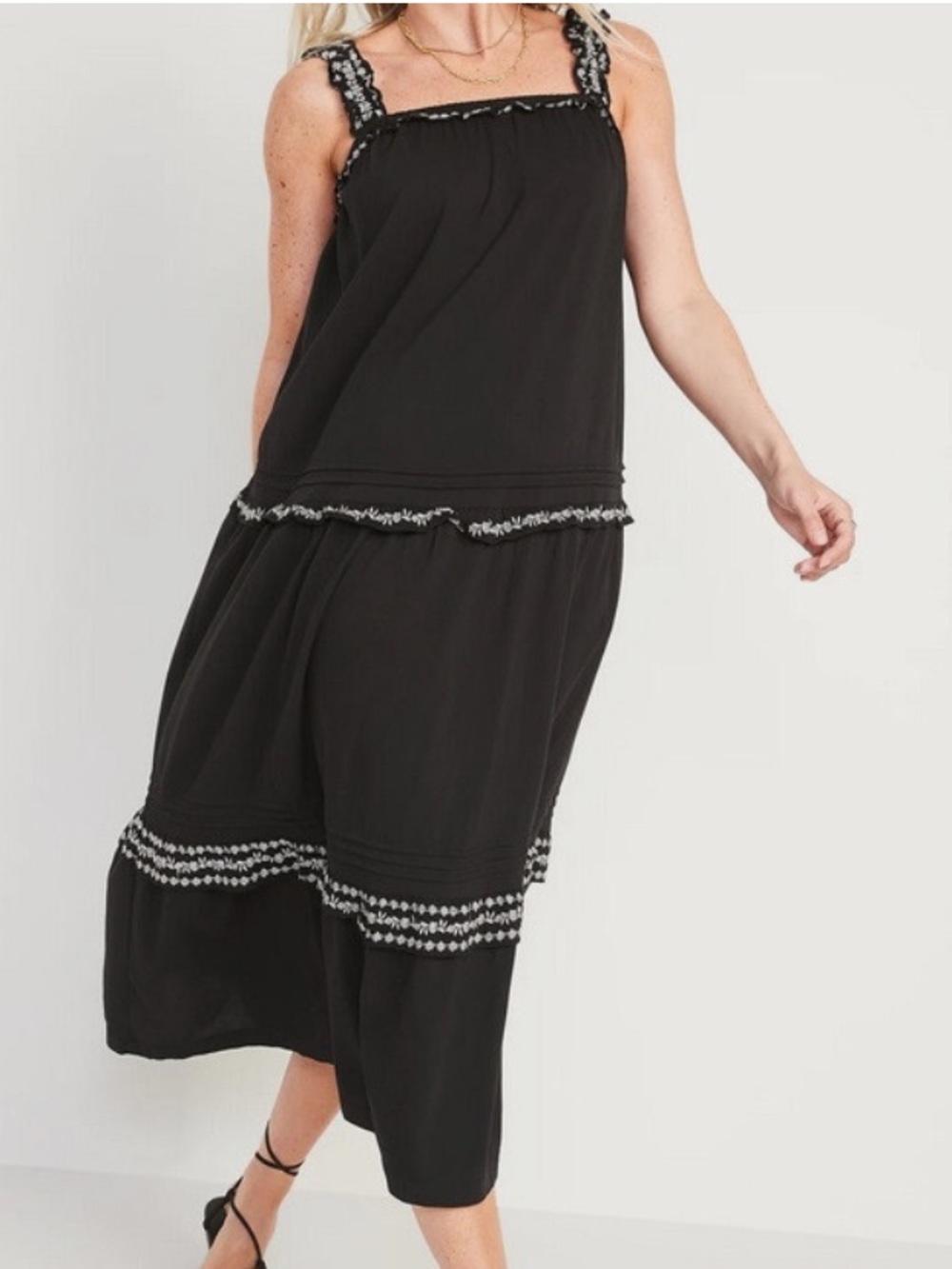 Old Navy Dress Womens M Black Embroidered Maxi Sundress Square Neck Pockets
